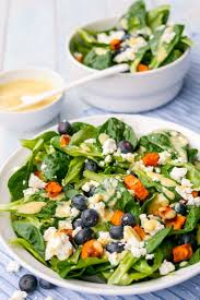 Feldsalat Mit Susskartoffeln Heidelbeeren Feta Und Honig Senf Dressing Rezept Feldsalat Wintersalat Honig Senf Dressing