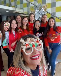 Oficialmente llegó la navidad a INMOCITY 🎄✨ Un tiempo maravilloso donde  definitivamente lo más importante y valioso en con quien la vivimos y  compartimos…♥️