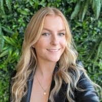 Alexandra Hanley's Instagram, Twitter & Facebook