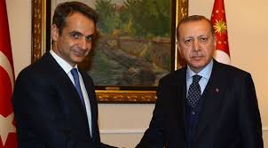 Yunanistan'da merkez sağ partisi yeni demokrasi'nin lideri yunanistan'ın eski başbakanlarından konstandinos miçotakis'in oğludur. Yunanistan Basbakani Micotakis Ten Erdogan A Kapilari Acariz Elestirisi