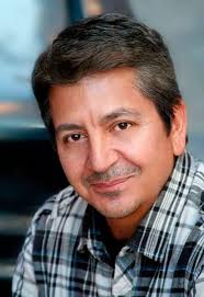 El latino que derriba muros con hip hop