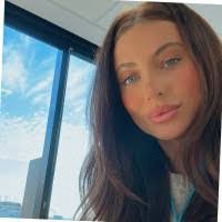 Hannah Stroud's Instagram, Twitter & Facebook