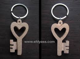 Porte Cles En Bois Massif Cle Coeur En Bois Massif Realise En Etsy Porte Cles En Bois Porte Cle Modeles Pour Scie A Chantourner