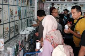 Kata azmil, percutian ke phuket itu merupakan percutian kedua mereka yang bertujuan untuk mengeratkan lagi ikatan persahabatan yang dijalin sungguhpun berasal dari tempat yang sama, namun memang jadi kelaziman untuk kami pergi bercuti setiap tahun. Pengalaman Bercuti Di Phuket Thailand