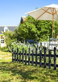 Barrière pour chien, peut faire pour bébé aussi. 10 Idees Pour Fabriquer Soi Meme Une Cloture De Jardin Barriere Bois Jardin Cloture Jardin Barriere Jardin