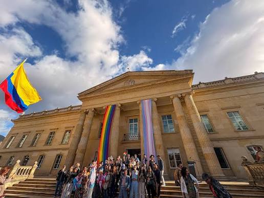 📸 | por cuarto año consecutivo, la casa de nariño vistió de orgullo en  reconocimiento de los derechos, la dignidad y la diversidad de las personas  lgbtiq+. Durante el gobierno del presidente