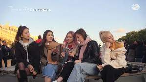 ] cd + photobook + cover postcard + photocards + paris et itzy photo essay + postcard set + . ë¥®ë ¹ à­§ à­¨ On Twitter Paris Et Itzy Teaser Dropped Https T Co Fvl62jav5l