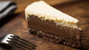 Cheesecake mascarpone e nutella, ricetta della torta fredda nutella e mascarpone, un dolce semplice, veloce, goloso alla nutella e mascarpone, preparata con mascarpone e philadelphia e la tanto amata nutella, senza cottura e senza colla di pesce!e dire che di torte fredde ne ho fatte davvero tante, ma credo che la cheesecake mascarpone e nutella sia proprio la più buona di tutte! Torta Nutella E Mascarpone Pronta In 10 Minuti Facile Facile