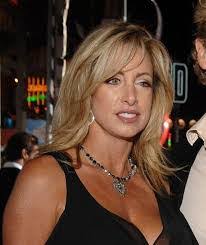 Elly Castle's Instagram, Twitter & Facebook