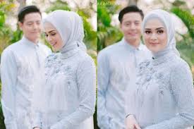 Check spelling or type a new query. Baru Saja Bertunangan Dengan Roger Danuarta Kini Beredar Foto Prewedding Cut Meyriska Yang Cantik Dengan Gaun Pengantin Yang Menjuntai Semua Halaman Pop Grid Id