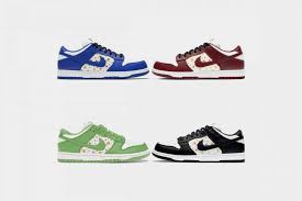 Early reports surface on social media that supreme is dropping a new nike sb dunk low collaboration in early 2021. Supreme X Nike Sb Dunk Low Stars Release Resale Guide