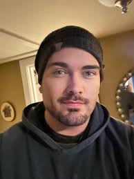 Hey GayThreads , 6'6 Music Business owner. Full time RVer and looking for  somewhere to settle down. Where should I go? ❤️🔥