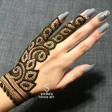 Desain kamar mandi dalam kamar tidur, merupakan versi mungil dari kamar mandi utama bergaya skandanavian di atas. Half Hand Mehendi Designs For Intimate Weddings