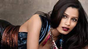 Freida pinto in black dress beauty smile wallpaper. Wallpaper Freida Pinto 02 1920x1080 Full Hd 2k Picture Image