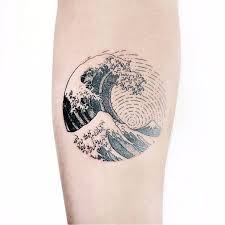 18 epic 'the great wave off kanagawa' tattoos. The Great Wave Off Kanagawa Tattoo By Pablo Diaz Gordoa Dotwork Fineline Thegreatwaveoff Tatuagens Mae Natureza Tatuagem De Onda Tatuagens Sobre Natureza
