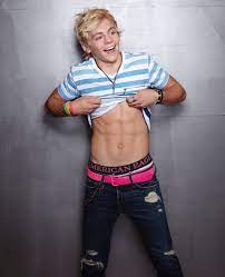 Ross Lynch Underwear Party + Mariah Sells Out + COVID-19 Hit NYC Via Europe  + Fauci Compares HIV/AIDS & COVID-19 + P!nk's Nightmare + Steve Grand's  Whole Butt + MORE! — 12-PACK ▻ Last News