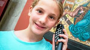 Hanna-Lea leiht dem Einhorn in den Mühlhäuser Museen ihre Stimme