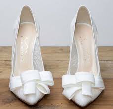 Scopri tutta la collezione di scarpe sposa, tutti i numeri e colori sempre disponibili. Scarpe Da Sposa Firmate Dai Migliori Marchi Modelli Top 2021 Beautydea