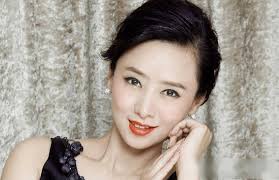 翁虹Yvonne Yung生日生辰八字命盤分析- 探索命運之旅