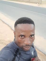 Running around Neighborhood Market. 1222 전매/ S は 2克 2735만Y ድዲጆ 灯菜女 ОНОНЫА