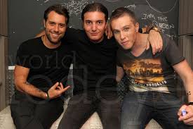 Con solo 18 años de edad, alesso fue considerado una de las grandes revelaciones de la música house en suecia.el adolescente fue descubierto en su ciudad natal estocolmo, en 2010 luego de haberle entregado un cd de demostración a sebastian ingrosso, miembro de swedish house mafia. Alesso At Liv World Red Eye World Red Eye