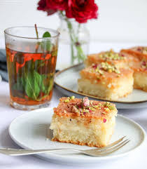 Basbousa Arabischer Griesskuchen Mit Fullung Griesskuchen Tunesisches Essen Lebensmittel Essen