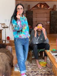 Demi moore is an incredible and fabulous woman with a stunning sharp look. Demi Moore On Twitter Happy Easter Happy Passover Happy Sunday