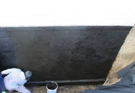 In alten häusern können die wände des kellers häufig eine feuchtebelastung aufweisen. Kellerisolierung