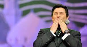 هل تعلم أن هاني عبد العزيز شاكر هو واحد من مطربي جيل العظماء وهو ولد في الحادي والعشرين من شهر ديسمبر لعام 1952 في العاصمة المصرية القاهرة.; Ù‡Ø§Ù†ÙŠ Ø´Ø§ÙƒØ± ÙŠØ³ØªÙ‚ÙŠÙ„ Ù…Ù† Ù…Ù†ØµØ¨ Ù†Ù‚ÙŠØ¨ Ø§Ù„Ù…Ù‡Ù† Ø§Ù„Ù…ÙˆØ³ÙŠÙ‚ÙŠØ© ÙÙŠ Ù…ØµØ± Ù‚Ù†Ø§Ø© Ø§Ù„ØºØ¯