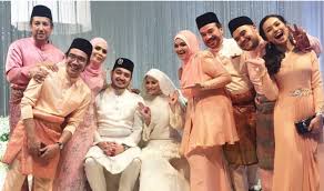 Eh emak jangan marah terus nanti cepat tua luuu. Korg Tak Pelik Ke Dato Siti Mcm Mudah Berbaik2 Dgn Ex Wife Dato K Yg Sgt Jelita Itu Korg Nk Tau Berapa Jumlah Dlm Juta Rm Yg Dato K Bagi Ex Wife Pitam Kihkih