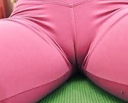 Owing to a combination of anatomical factors and the tightness of the fabric covering the area, the crotch and mons pubis may display a shape. Cameltoe Deutsche Sex