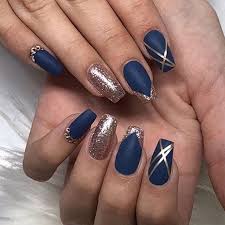According to color psychology, blue is the most soothing color — think all the way back to december, when pantone named classic blue the official color of the year for 2020 in hopes of instilling calm, confidence, and connection in this new decade. Elegant Navy Blue Nail Colors And Designs For A Super Elegant Look Navy Nails Design Navy Nails Navy Nail Art