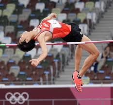 High jump）は、 陸上競技 の跳躍競技に属する種目で、助走をつけて片足で踏み切り、飛び越えるバーの高さを競う競技である。 近代陸上競技としては19世紀の イギリス で始まった。 Drmkzpqr7rzcwm