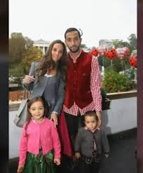 مدحي أمين المتقي بن عطية، اشتُهر باسم مدحي بن عطية، هو لاعب كرة قدم مغربي محترف يلعب كلاعب ارتكاز في الخط الخلفي للفريق المغربي الوطني ونادي الدرجة الأولى الإيطالي يوفنتوس. Ø´Ø§Ù‡Ø¯ Ù‚Ø§Ø¦Ø¯ Ø§Ù„Ù…Ù†ØªØ®Ø¨ Ø§Ù„Ù…ØºØ±Ø¨ÙŠ Ø§Ù„Ù…Ù‡Ø¯ÙŠ Ø¨Ù†Ø¹Ø·ÙŠØ© Ùˆ Ø²ÙˆØ¬ØªÙ‡ Ø§Ù„Ø¬Ù…ÙŠÙ„Ø© Ùˆ Ø§Ø¨Ù†Ø§Ø¦Ù‡ ÙˆÙ…Ù†Ø²Ù„Ù‡ Ø§Ù„ÙØ®Ù… ØµÙˆØ± Ù…ÙˆÙ‚Ø¹ ÙŠØ§Ù„Ø§Ù„Ø© Yalalla Com Ø¹Ø§Ù„Ù… Ø§Ù„Ù…Ø±Ø£Ø© Ø¨Ø¹ÙŠÙˆÙ† Ù…ØºØ±Ø¨ÙŠØ©