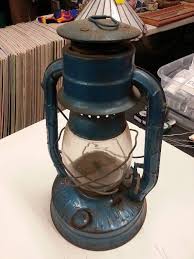 1918 embury mfg,co, dietz lantern. Blue Dietz No 8 Air Pilot Antique Lantern Lamp Consignment Auction At Dale Wilch S Man Cave In Kansas City Equip Bid