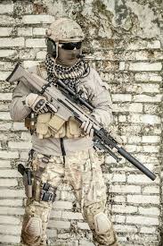The One In Front Of The Gun Lives Forever Reddit Pin De A A A A A A µ A A A A A A En Neawy Seals Militar Equipo Militar Equipo De Combate