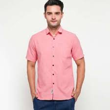 Karena kemeja pria memang cenderung lebih sedikit variasinya dari baju wanita, maka memilih model kemeja pria kombinasi batik bisa menjadi pilihan paling tepat untuk anda yang mau tampil beda. Jual Kemeja Pria Pink Harga Promo Agustus 2019 Blibli Com