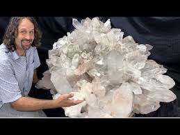 Collecting Giant Quartz Crystals In Arkansas Avant Mine World Class Mining Youtube In 2020 Giant Quartz Quartz Crystal Crystals