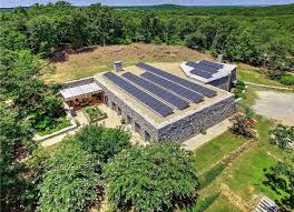 11 Homes Built To Survive The End Of The World Preppers House Fortress House Building A House