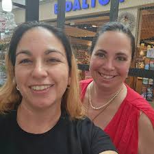 Here at the Oviedo Mall wrapping presents again! From noon to 4pm and all  donations to support a wonderful organization, @imagineperformingartscenter  !!!