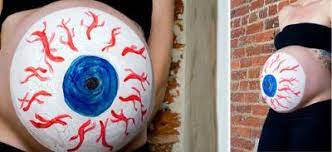 This pregnant pumpkin costume makes the most of your melon shape—and stretch marks! Halloween Belly Picture Ideas