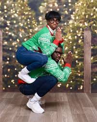 Can't wait to take some Christmas photos like these 😭🤣