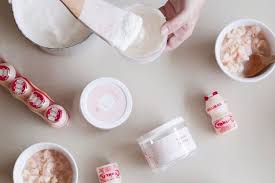 Belajar sukses dari ibu ibu lady yakult / we get to meet yukie, a yakult lady, who does the same thing every day:. Yakult Buka Lowongan Kerja Lulusan Sma Smk D3 Dan S1 Ayo Daftar Halaman All Kompas Com