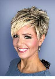 Chic Short Haircuts For Women Over 50 Kurzhaarschnitte Haarschnitt Kurz Pixie Frisur