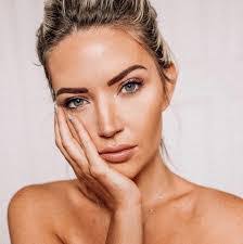 Adrienne Buck's Instagram, Twitter & Facebook