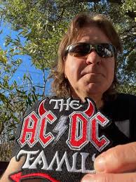 Happy 62nd birthday to Mr Simon Wright 🎂 #happybirthday  #happybirthdaytoyou #acdc #acdcfamily #acdcfans #theacdcfamily #simonwright  #drummer #drumming