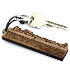Lieblingsmensch Lieblingsmensch Schlusselanhanger Aus Holz Modell Schriftzug Ein Echter Hingucker Ist Der Geschwungene Schlusselanhanger Schlussel Gravur