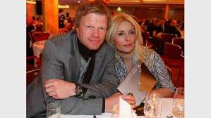 Official twitter account of oliver kahn, member of the executive board @fcbayern | twuko. Oliver Kahn Und Die Frauen Seine Svenja Ist Jung Blond Schon Wie Simone Und Verena Leute Bild De