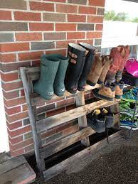 Tout pour ranger vos chaussures, dans toutes les pièces de votre maison. 61 Idees Astuces Pour Le Rangement Des Chaussures En 2020 Rangement Chaussures Rangement Bottes Rangement
