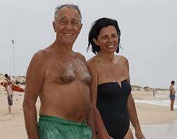 Marcelo nuno duarte rebelo de sousa bto • comse • gcih (lisboa, 12 de dezembro de 1948) é o atual presidente da república portuguesa. Caras Marcelo Rebelo De Sousa Cumpre Tradicao E Ruma Ao Algarve Para Uma Pausa Em Familia